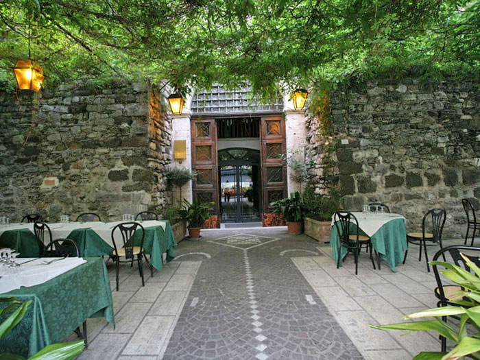 Ingresso del giardino - La Taverna della Rocca, Tivoli