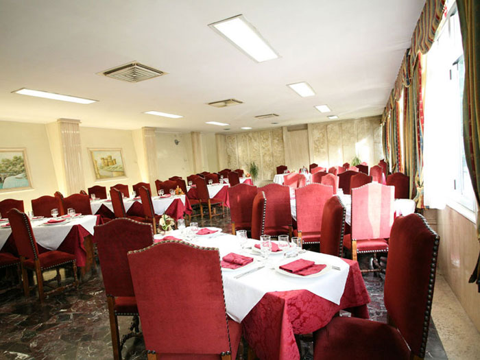 Salone apparecchiato per gli ospiti - La Taverna della Rocca, Tivoli