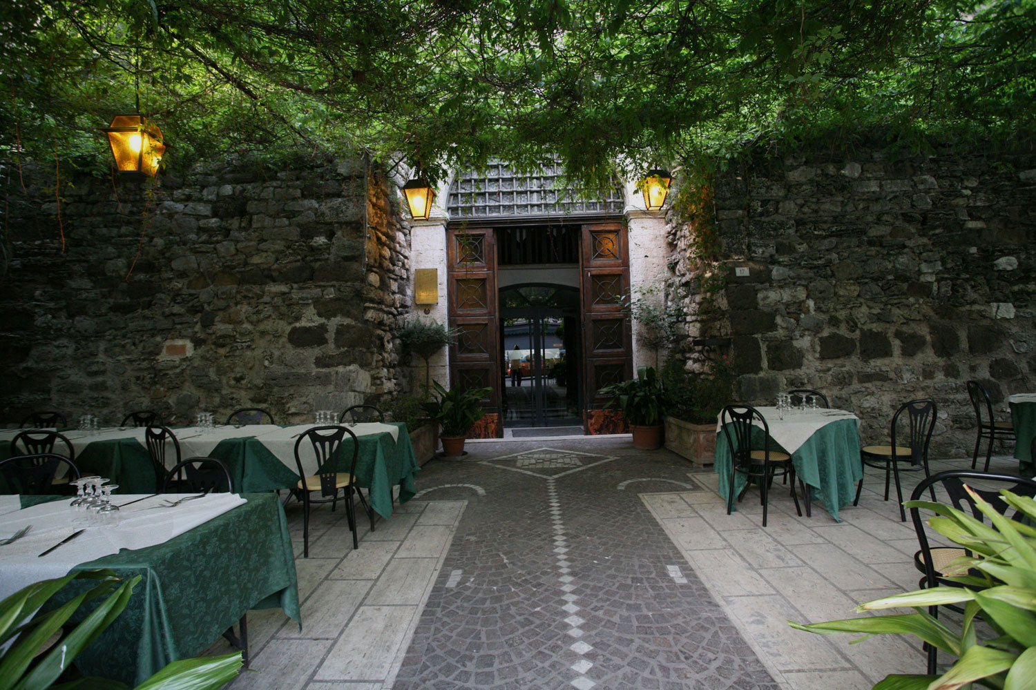 Ingresso del giardino - La Taverna della Rocca, Tivoli