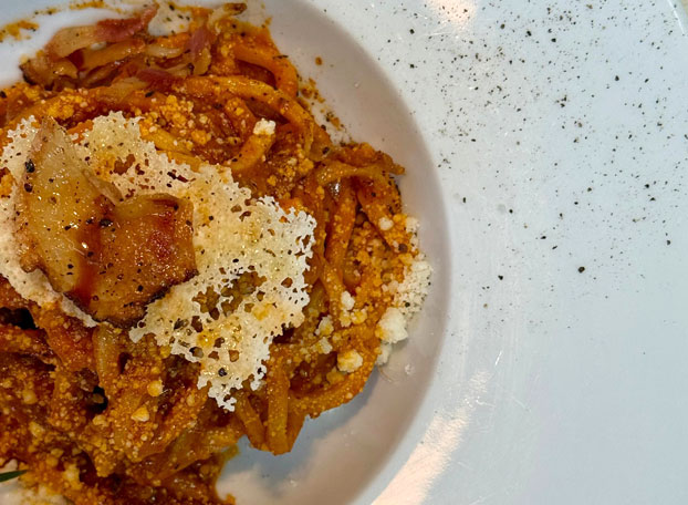 Pasta al pomodoro e guanciale - La Taverna della Rocca, Tivoli