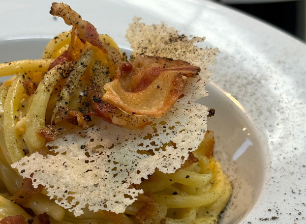 Pasta con guanciale e cialda di formaggio - La Taverna della Rocca, Tivoli