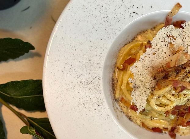 Pasta con guanciale vista dall'alto - La Taverna della Rocca, Tivoli