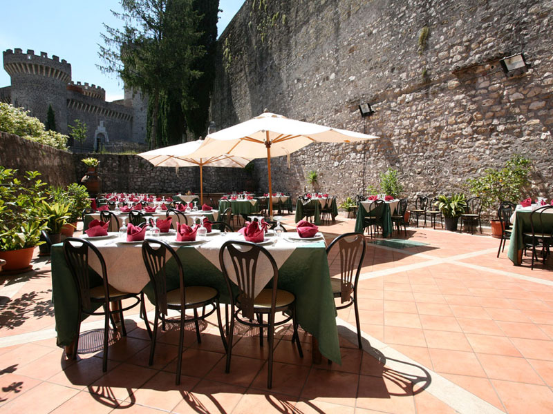 Terrazza ai piedi della Rocca Pia - La Taverna della Rocca, Tivoli