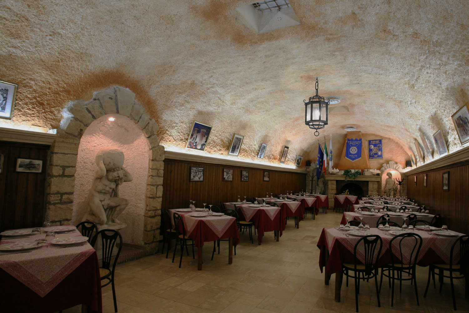 Sala con soffitto a volta - La Taverna della Rocca, Tivoli