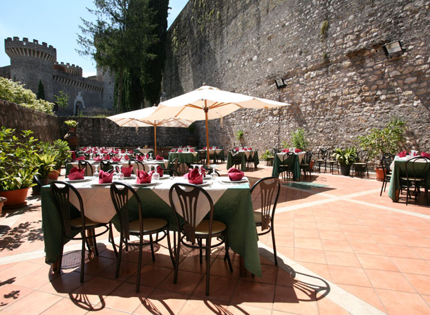 Terrazza ai piedi della Rocca Pia - La Taverna della Rocca, Tivoli